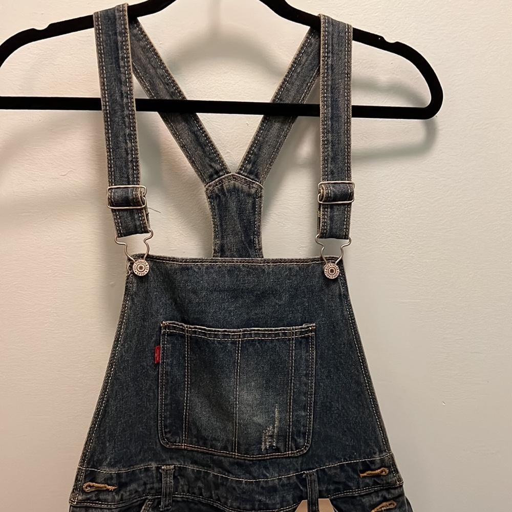 Levi’s shorts overalls size 16 in teens fits like small for women